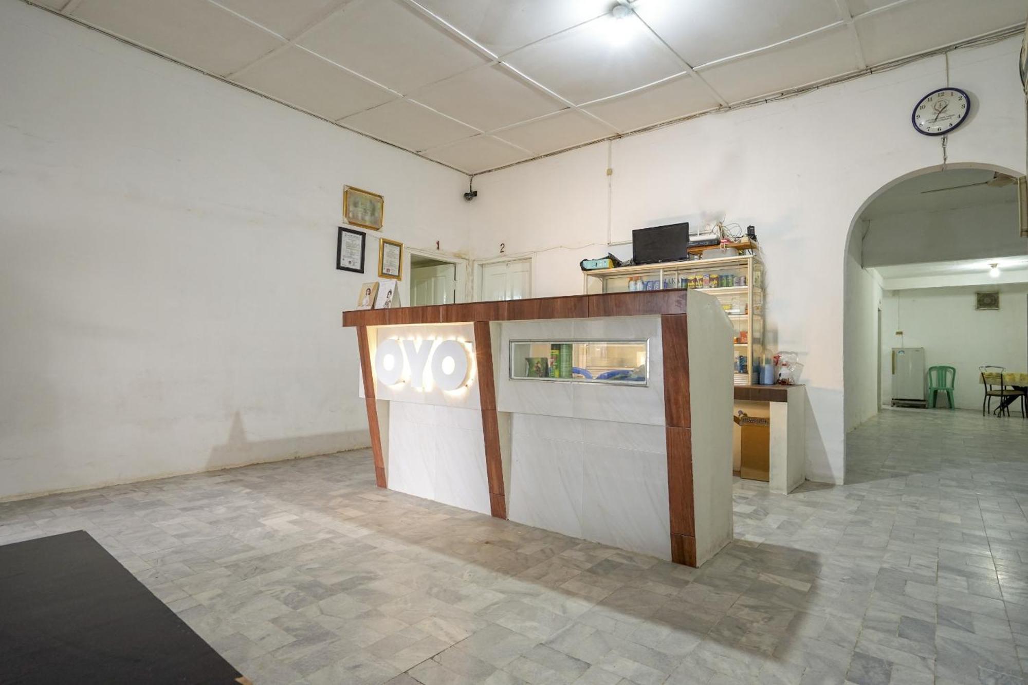 Super Oyo 1868 Penginapan Sekip Palembang Luaran gambar